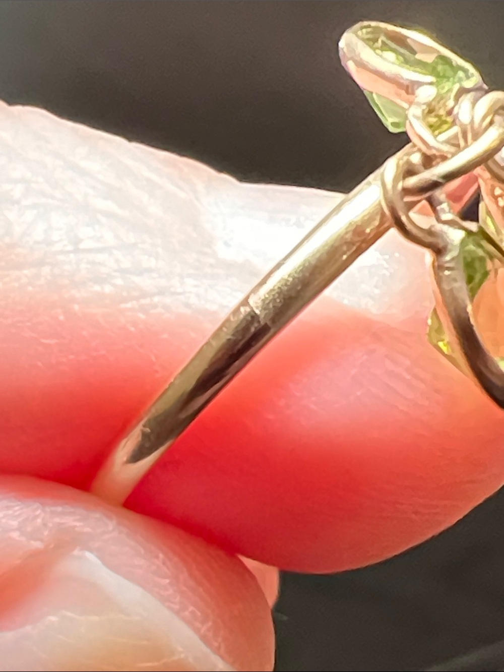 Vintage 10k Solid Yellow Gold Green Peridot Gemstone Dangle Charm Ring - Picture 10 of 13